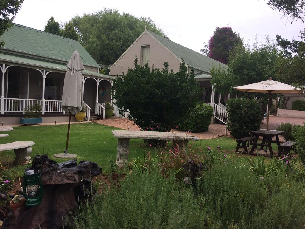 Housemartin Lodge & Self Catering De Rust Exterior photo